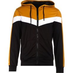 Czarno-Żółta Bluza Alcipheu. Czarne bluzy męskie Born2be, xl, bez wzorów, bez kołnierzyka, bez rękawów, bez kaptura. W wyprzedaży za 79,99 zł.