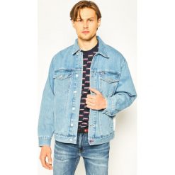 Kurtka jeansowa Tommy Jeans Oversize Trucker Jacket Tmyflg DM0DM08057. Niebieskie kurtki męskie Tommy Jeans, m, bez wzorów, z bawełny, bez kaptura. W wyprzedaży za 449,00 zł.