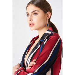 Kolczyki damskie: NA-KD Accessories Okrągłe wiszące kolczyki z żywicy – Blue