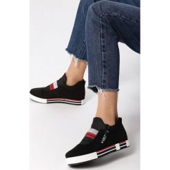 Czarne Sneakersy Merignac. Czarne buty sportowe damskie Born2be, w paski, sportowe. Za 89,99 zł.