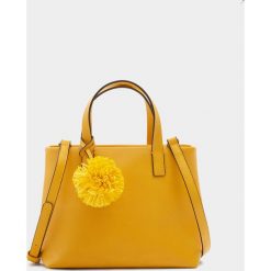 Shopper bag damskie: Mała torebka shopper z pomponem