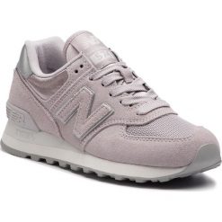 Sneakersy NEW BALANCE - WL574LCS Fioletowy. Fioletowe półbuty damskie New Balance, z zamszu. W wyprzedaży za 249,00 zł.