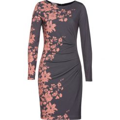 Sukienka shirtowa modelująca sylwetkę bonprix szaro-brzoskwiniowy. Szare sukienki damskie marki bonprix, z nadrukiem, bez kołnierzyka, bez rękawów, dopasowane. Za 189,99 zł.