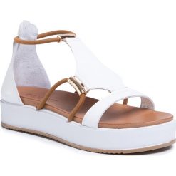 Sandały INUOVO - 112061 White. Białe klapki damskie Inuovo, z aplikacjami, ze skóry, bez obcasa. Za 299,00 zł.