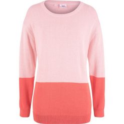 Sweter z okrągłym dekoltem "color-blocking" bonprix pastelowy jasnoróżowy - dymny koralowy. Różowe swetry klasyczne damskie marki bonprix, z okrągłym kołnierzem. Za 54,99 zł.