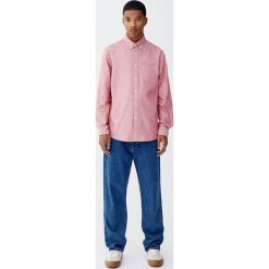 Koszula basic Oxford z kieszenią. Czerwone koszule męskie Pull&Bear, m, bez wzorów, bez kołnierzyka, bez rękawów. Za 89,90 zł.