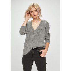 Guess Jeans - Sweter. Szare swetry damskie Guess Jeans, s, z aplikacjami, z elastanu, z krótkim rękawem, krótkie, bez kaptura. W wyprzedaży za 429,90 zł.
