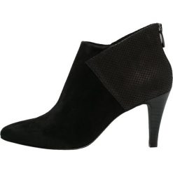 KIOMI Ankle boot black. Czarne botki damskie marki KIOMI, ze skóry, bez obcasa, bez zapięcia. Za 379,00 zł.