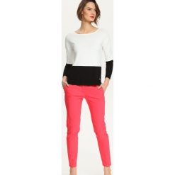 SWETER DŁUGI RĘKAW DAMSKI. Czarne swetry damskie Top Secret, bez wzorów, z dzianiny, eleganckie, z długim rękawem, długie, bez kaptura. W wyprzedaży za 39,99 zł.
