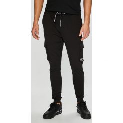 Only & Sons - Spodnie. Czarne spodnie męskie marki Only & Sons, na co dzień, m, bez wzorów, z bawełny, casualowe. W wyprzedaży za 89,90 zł.