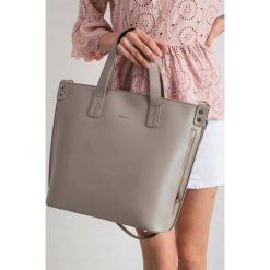 Torebka damska skórzana Rovicky TWR-77 szara - beżowy. Szare torebki klasyczne damskie ROVICKY, bez wzorów, ze skóry, eleganckie, bez dodatków. Za 299,99 zł.