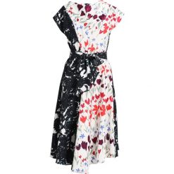 Finery London FENMORE MIXED PRINT DRESS Sukienka letnia charcoal flora. Szare sukienki damskie marki Finery London, na lato, bez wzorów, z elastanu, bez kołnierzyka, bez rękawów. W wyprzedaży za 423,20 zł.