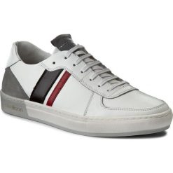 Sneakersy STRELLSON - Evans 4010002164 White 100. Białe sneakersy męskie marki Strellson, bez zapięcia. W wyprzedaży za 439,00 zł.