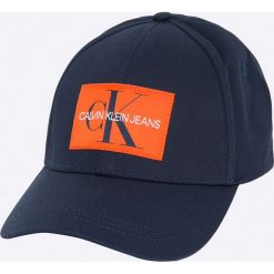 Calvin Klein Jeans - Czapka. Niebieskie czapki damskie marki Calvin Klein Jeans, z bawełny. W wyprzedaży za 119,90 zł.
