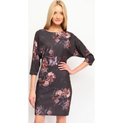 Sukienka damska w kwiaty. Czarne sukienki damskie Top Secret, na co dzień, w kwiaty, z dzianiny, eleganckie, bez kołnierzyka, bez rękawów. W wyprzedaży za 59,99 zł.