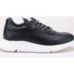 GOE - Buty skórzane. Czarne sneakersy męskie GOE, z okrągłym noskiem, bez zapięcia. Za 399,90 zł.
