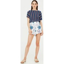 Spodenki w kwiaty. Szare szorty damskie Pull&Bear, w kwiaty. Za 20,90 zł.