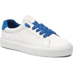 Sneakersy GANT - Baltimore 18531441 Br.Wht./P.Blue G287. Białe półbuty damskie GANT, na co dzień, bez wzorów, ze skóry, bez obcasa, na płaskiej podeszwie, bez zapięcia. W wyprzedaży za 399,00 zł.