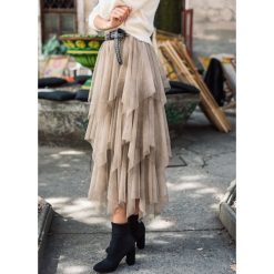 SPÓDNICA SILVANA BEIGE. Brązowe spódniczki damskie Fanaberia.com, bez wzorów, z tiulu, dopasowane. Za 129,00 zł.