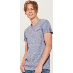 T-shirt z guzikami - Niebieski. Niebieskie t-shirty męskie House, s, bez wzorów, bez kołnierzyka. Za 39,99 zł.