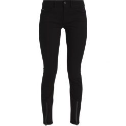 GStar LYNN LUNAR MID SKINNY Jeans Skinny Fit ita black superstretch. Czarne rurki damskie G-Star, z elastanu. W wyprzedaży za 395,85 zł.