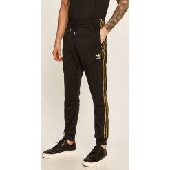 Adidas Originals - Spodnie. Czarne spodnie męskie adidas Originals, na co dzień, s, z aplikacjami, z poliesteru. Za 329,90 zł.