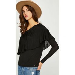 Pepe Jeans - Bluzka Clara. Czarne bluzki damskie Pepe Jeans, s, bez wzorów, z wiskozy, casualowe, bez kołnierzyka, bez rękawów. W wyprzedaży za 139,90 zł.