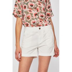 Pepe Jeans - Szorty. Niebieskie szorty damskie Pepe Jeans, bez wzorów, z bawełny, casualowe. Za 199,90 zł.