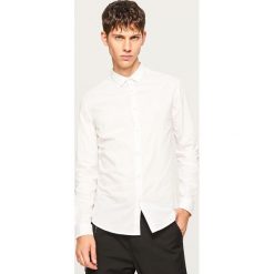 Koszula slim fit w paski - Biały. Białe koszule męskie na spinki Reserved, l, w paski. W wyprzedaży za 49,99 zł.