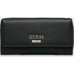 Guess Jeans - Portfel. Czarne portfele damskie marki Guess Jeans, z aplikacjami, z poliesteru. Za 279,90 zł.