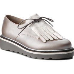 Oxfordy TOMMY HILFIGER - Pearlized Leather Lace Up Shoe FW0FW02937 Moonbeam 009. Szare półbuty damskie TOMMY HILFIGER, bez obcasa, na płaskiej podeszwie, bez zapięcia. W wyprzedaży za 359,00 zł.