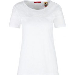 S.Oliver T-shirt damski 14.903.32.4783. 0100 White (rozmiar 38). Białe koszulki damskie S.Oliver, s, bez wzorów, eleganckie, bez kołnierzyka. W wyprzedaży za 64,00 zł.