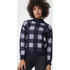 Granatowy Golf Strathmore. Niebieskie swetry damskie Born2be, s, bez wzorów, prążkowane, z długim rękawem, długie, bez kaptura. Za 79,99 zł.
