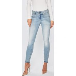 G-Star Raw - Jeansy. Niebieskie jeansy damskie G-Star RAW. W wyprzedaży za 399,90 zł.