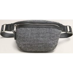 Mango - Nerka Olivia. Czarne saszetki damskie marki Mango, w paski, z poliesteru, średnie. W wyprzedaży za 49,90 zł.