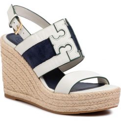 Espadryle TORY BURCH - Ines 105Mm Wedge Espadrille 61748 Perfect Ivory/Royal Navy 102. Białe espadryle damskie Tory Burch, bez wzorów, ze skóry, bez obcasa, na obcasie. Za 1229,00 zł.