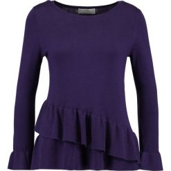 Swetry klasyczne damskie: Wallis Petite RUFFLE Sweter berry