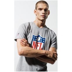 New Era Koszulka Nfl Generic Logo Hgr , szary, rozmiar S. Szare koszulki męskie New Era, s, bez wzorów, z bawełny, klasyczne, z klasycznym kołnierzykiem, bez rękawów. W wyprzedaży za 99,99 zł.
