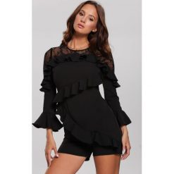 Czarny Kombinezon Raven Shadow. Czarne kombinezony damskie other, bez wzorów, z koronki, z krótkim rękawem, krótkie. Za 49,99 zł.