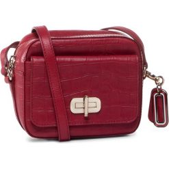 Torebka TOMMY HILFIGER - Canvas Mix Camera Bag Croco AW0AW07936 XAF. Czerwone listonoszki damskie TOMMY HILFIGER, bez wzorów, ze skóry, bez dodatków. W wyprzedaży za 729,00 zł.