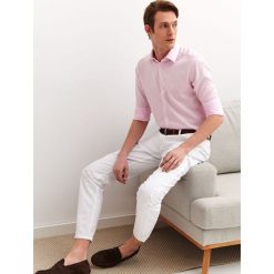 Koszula żakardowa regular fit. Różowe koszule męskie Top Secret, na lato, m, bez wzorów, z tkaniny, eleganckie, bez kołnierzyka, bez rękawów. W wyprzedaży za 29,99 zł.
