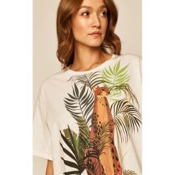 Medicine - T-shirt Soft Resort. Białe bluzki damskie MEDICINE, s, z nadrukiem, z bawełny, z okrągłym kołnierzem. W wyprzedaży za 49,90 zł.