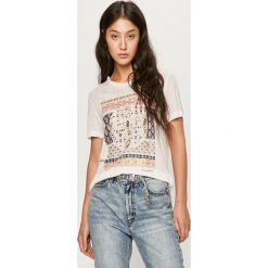 Only - T-shirt. Białe bluzki damskie ONLY, s, z nadrukiem, z poliesteru, casualowe, z okrągłym kołnierzem. Za 59,90 zł.