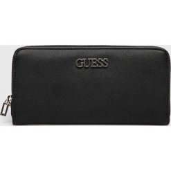 Guess Jeans - Portfel. Czarne portfele damskie Guess Jeans, z aplikacjami, z poliesteru. Za 279,90 zł.