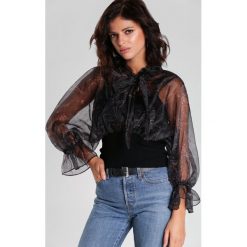 Czarna Bluzka Rhona. Czarne bluzki damskie Renee, s, w kwiaty, z dzianiny, eleganckie, z falbankami, z długim rękawem. Za 109,99 zł.