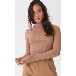 Bluzka z półgolfem basic - Beżowy. Brązowe bluzki damskie House, s, bez wzorów, bez kołnierzyka, bez rękawów. Za 49,99 zł.