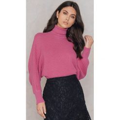 NA-KD Sweter z dzianiny z wywijanym golfem - Pink. Różowe swetry damskie NA-KD, bez wzorów, z bawełny, bez rękawów. W wyprzedaży za 60,97 zł.