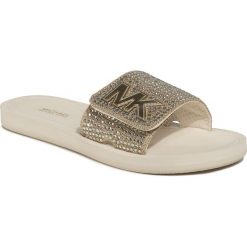 Klapki MICHAEL MICHAEL KORS - Mk Slide 40F8MKFA2D Pale Gold. Żółte klapki damskie MICHAEL Michael Kors, bez wzorów, z tworzywa sztucznego, bez obcasa. W wyprzedaży za 259,00 zł.