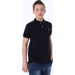 Koszulka polo ze znaczkiem granatowa NDZ8590. T-shirty chłopięce Fasardi, bez wzorów, bez rękawów. Za 49,00 zł.