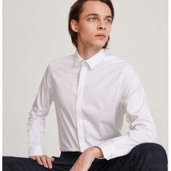 Gładka koszula super slim fit - Biały. Białe koszule męskie Reserved, s. Za 99,99 zł.